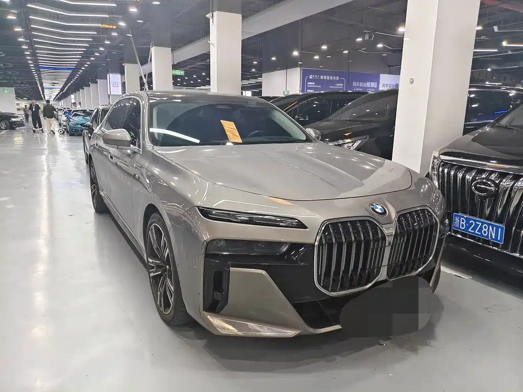BMW 7 Series — миниатюра 3