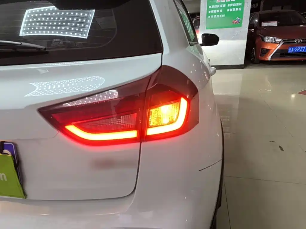 Geely Vision X3 — миниатюра 8