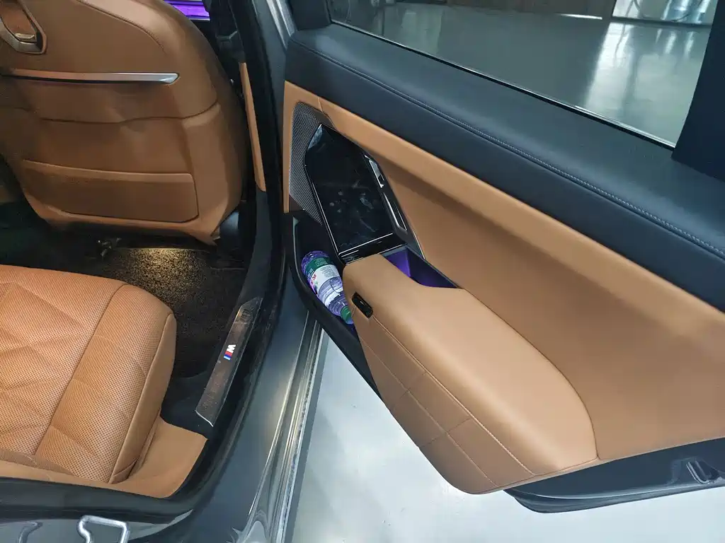 BMW 7 Series — миниатюра 19