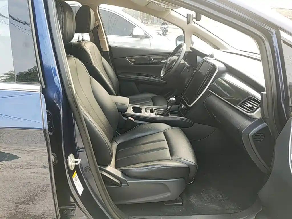 BYD MAX — миниатюра 25