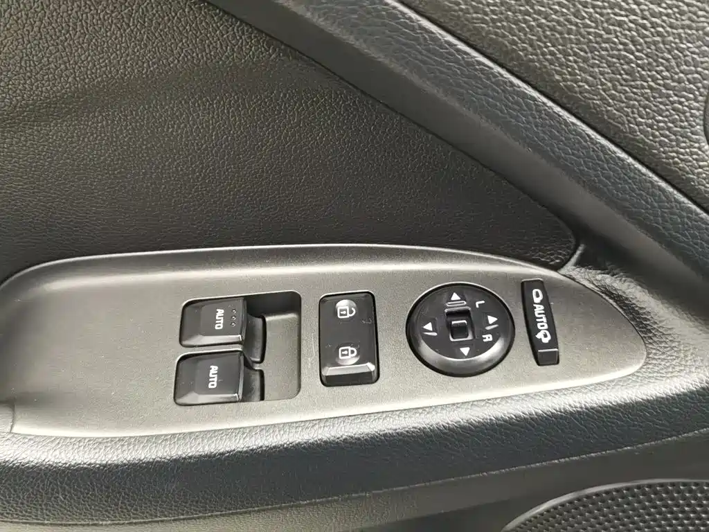 Kia Shuma — миниатюра 9