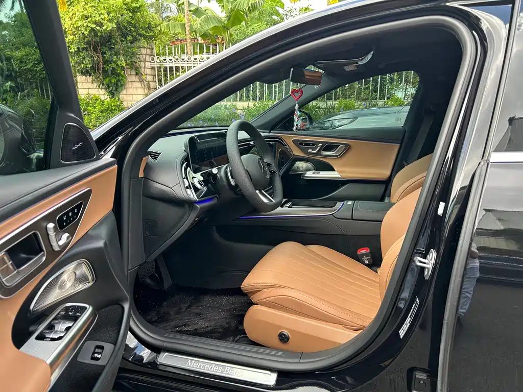 Mercedes-Benz E-Class — миниатюра 4