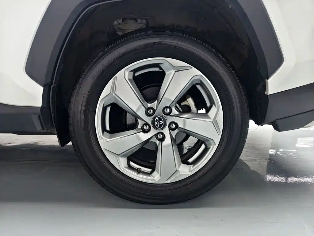 Toyota RAV4 — миниатюра 14