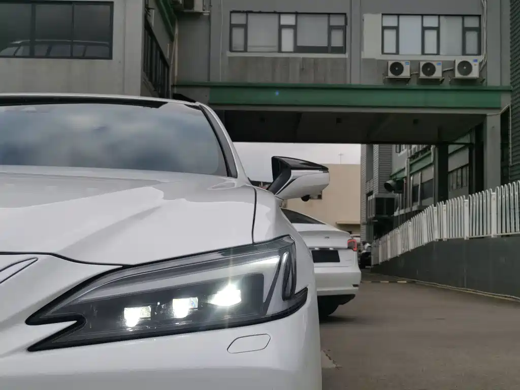 Lexus ES — миниатюра 11