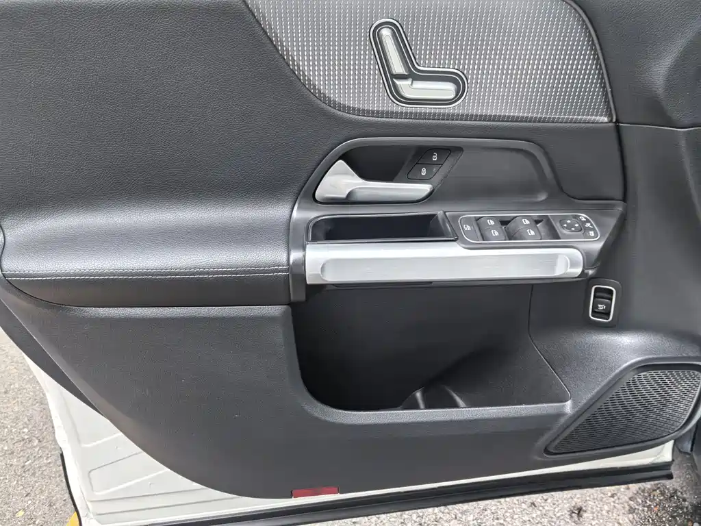 Mercedes-Benz GLB 2023 GLB 220