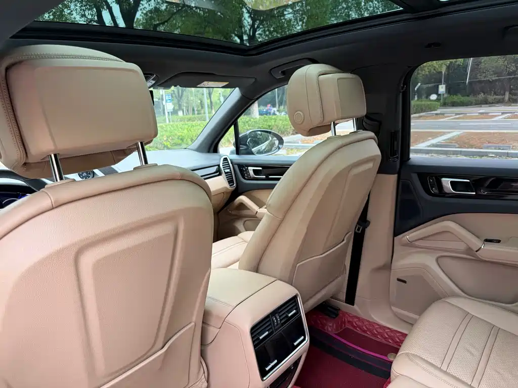Porsche Cayenne — миниатюра 6