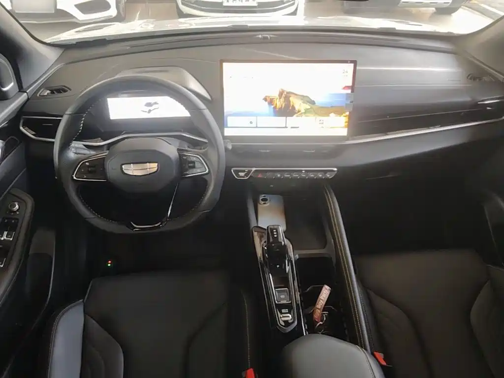 Geely Binyue — миниатюра 10