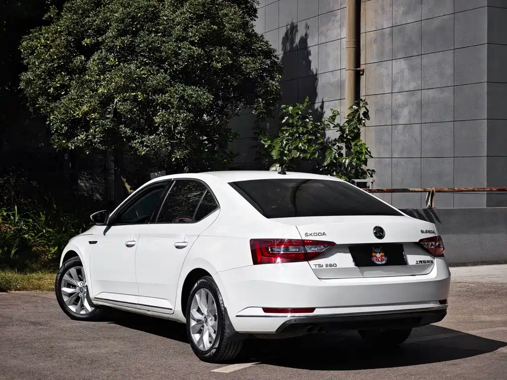 Skoda Superb — миниатюра 4