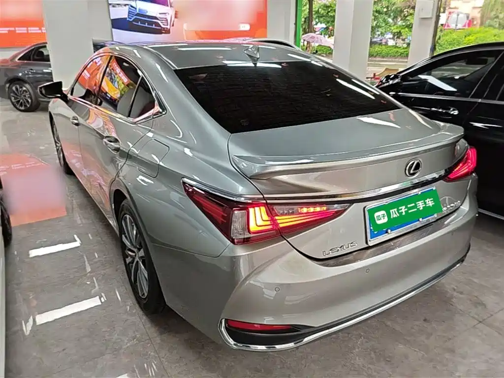 Lexus ES 2018 260 VI
