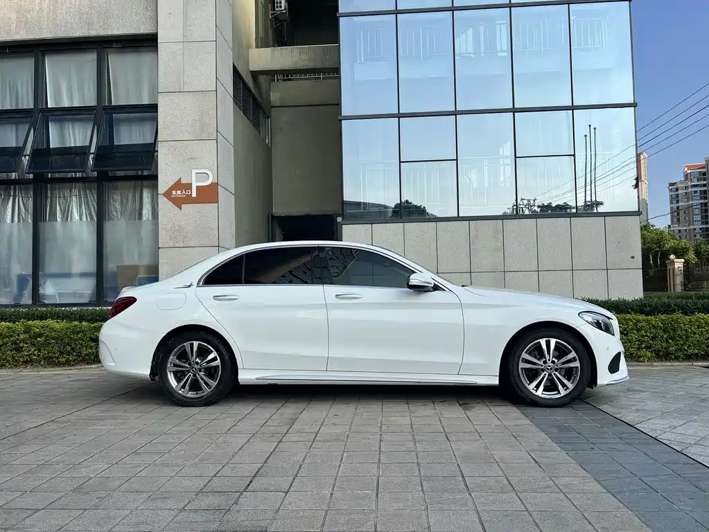 Mercedes-Benz C-Class — миниатюра 7