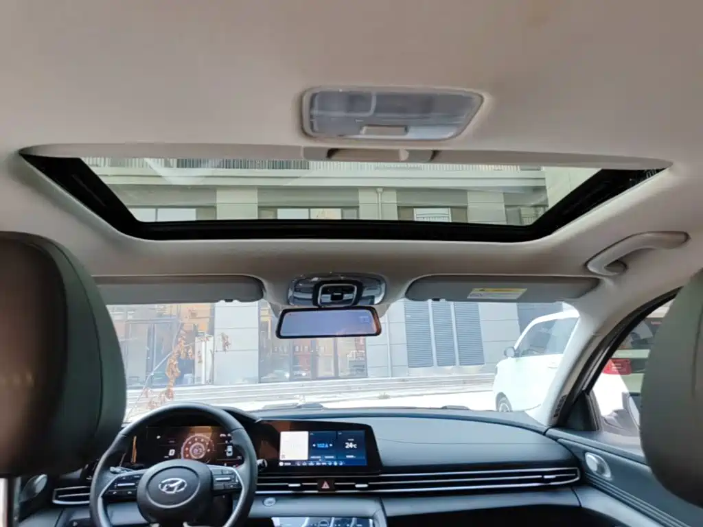 Hyundai Elantra — миниатюра 18