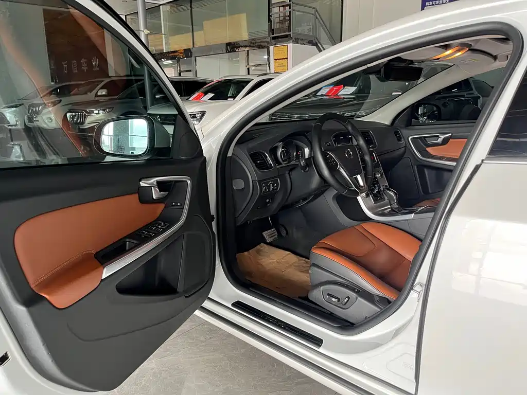 Volvo S60 — миниатюра 8