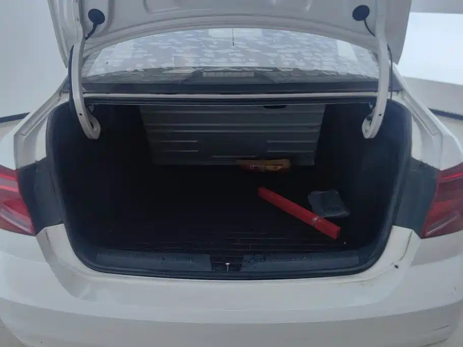 Volkswagen Jetta — миниатюра 4