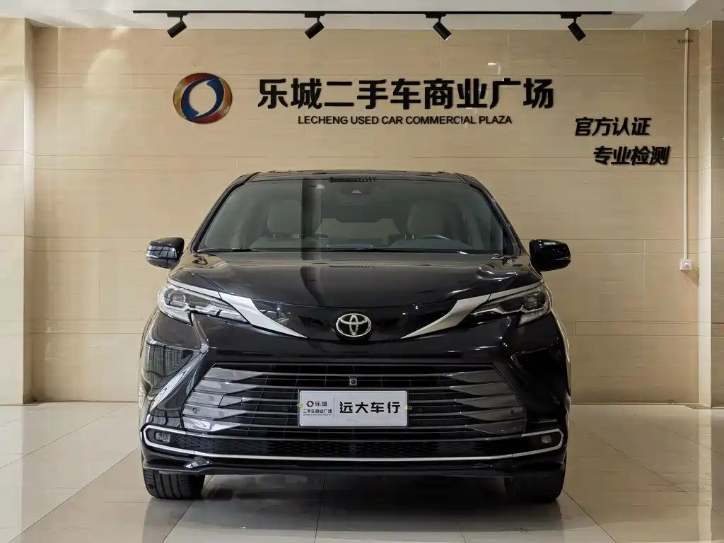 Toyota Sienna — миниатюра 2