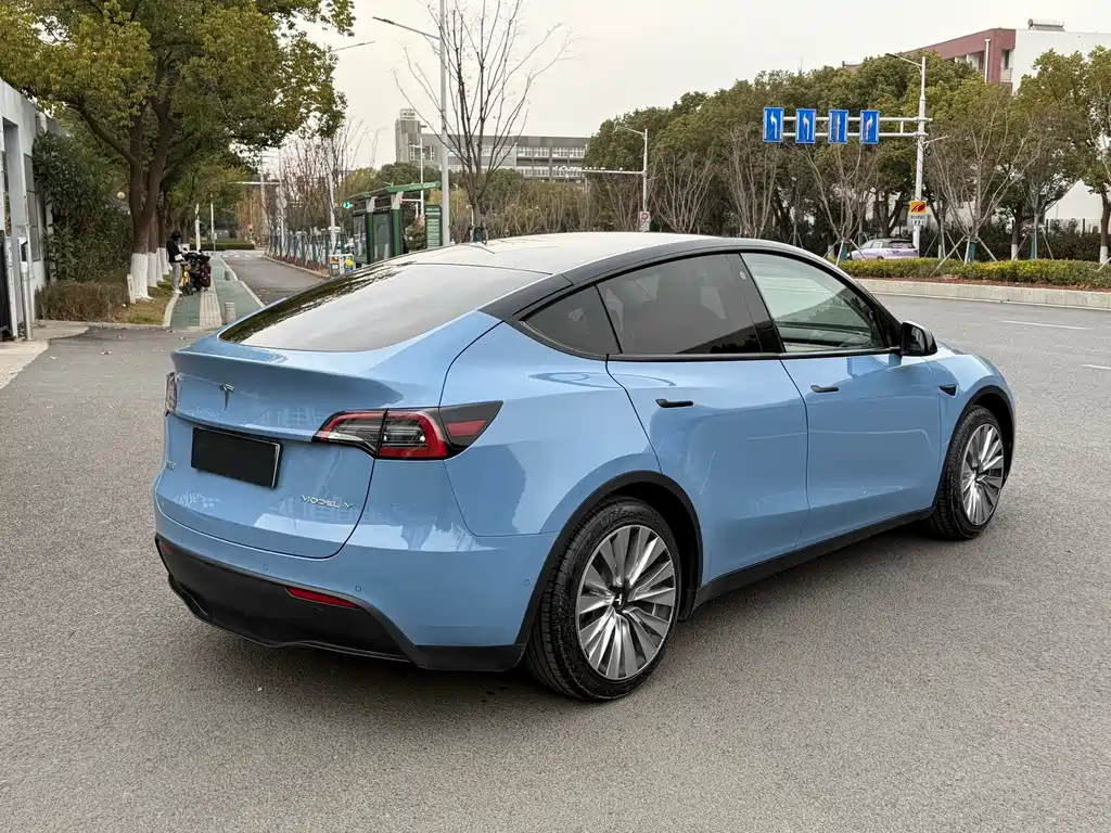 TESLA MODEL Y
