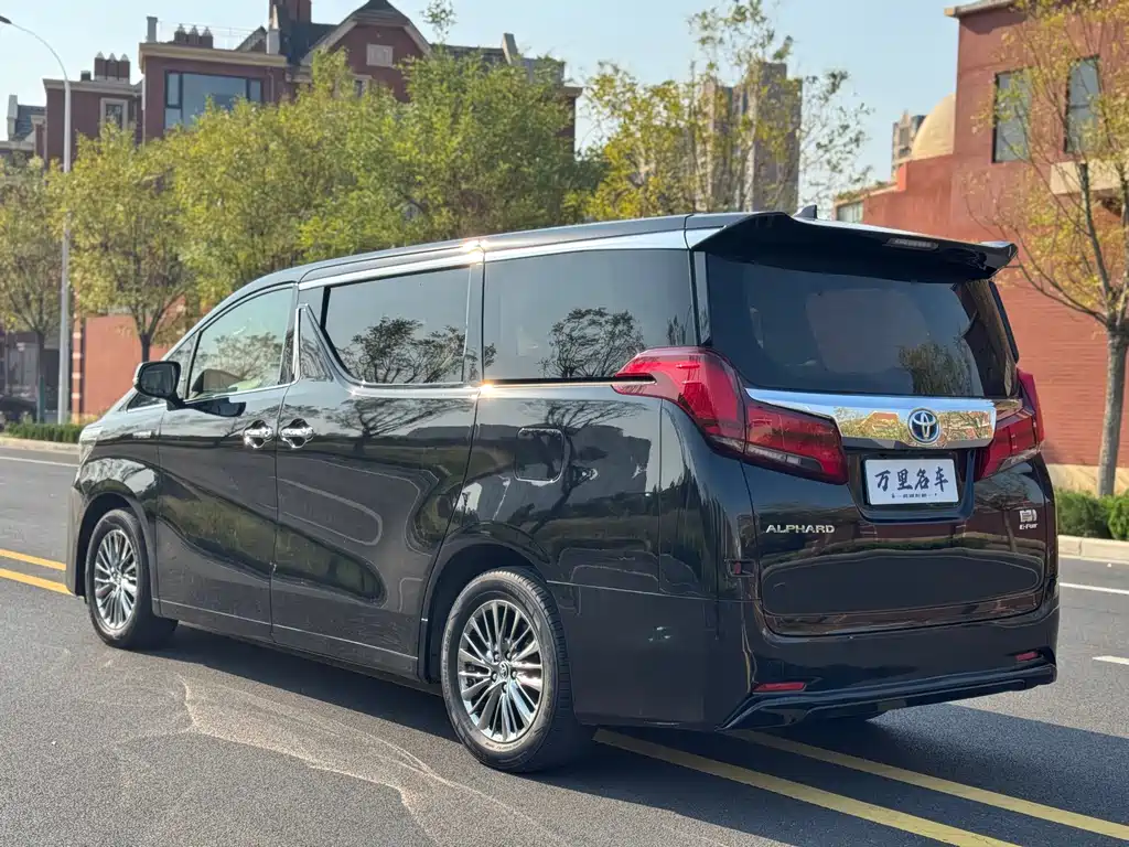Toyota Alphard — миниатюра 26
