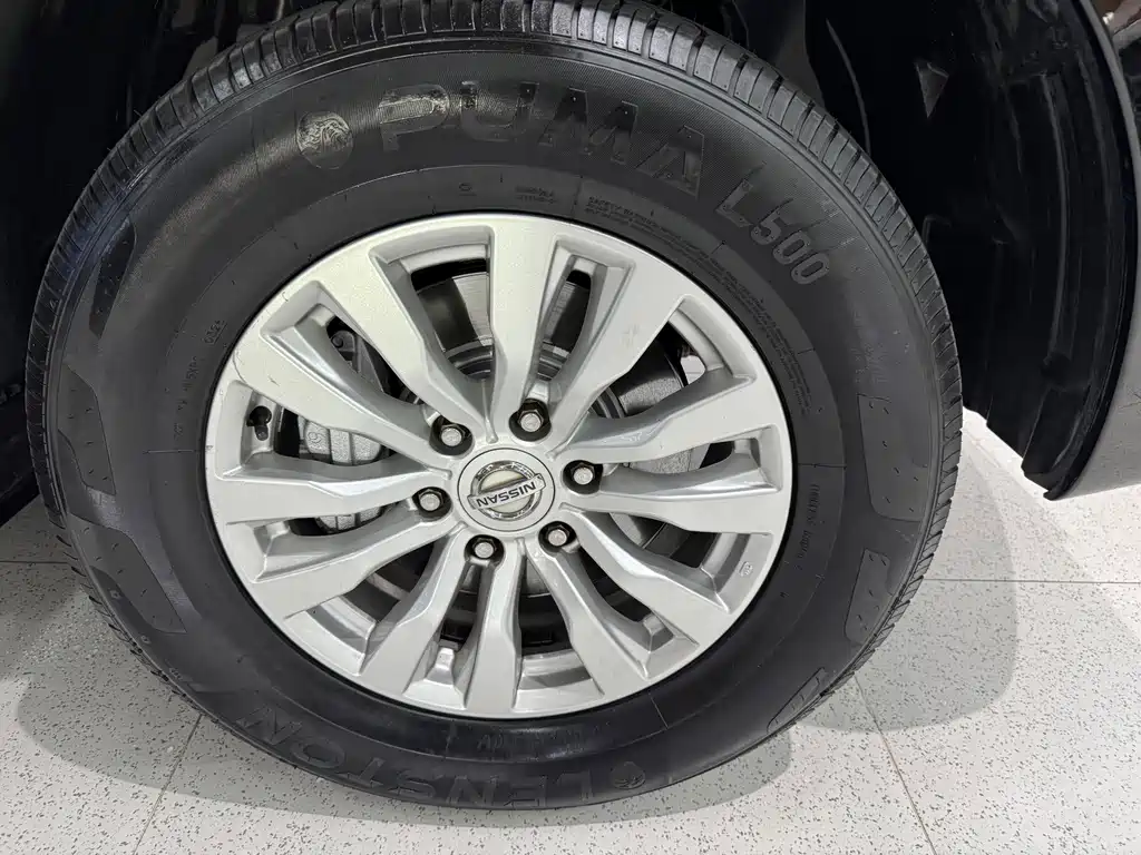 Nissan Patrol — миниатюра 12
