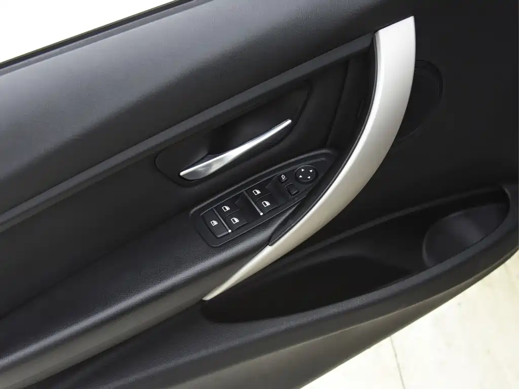 BMW 3 Series — миниатюра 10