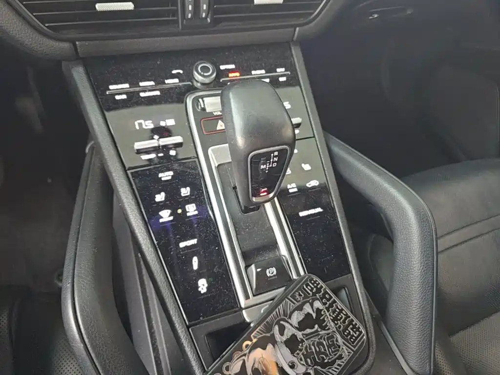 Porsche Cayenne — миниатюра 14