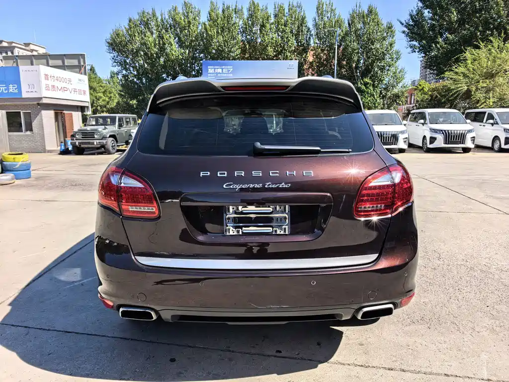 Porsche Cayenne — миниатюра 9