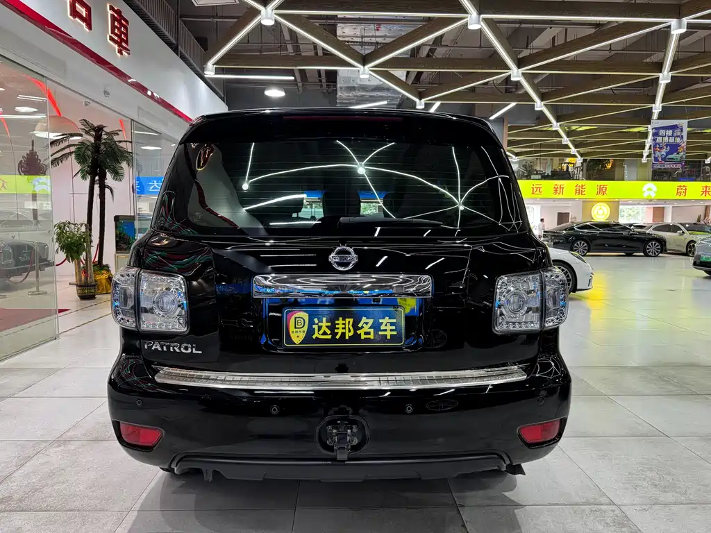 Nissan Patrol — миниатюра 15
