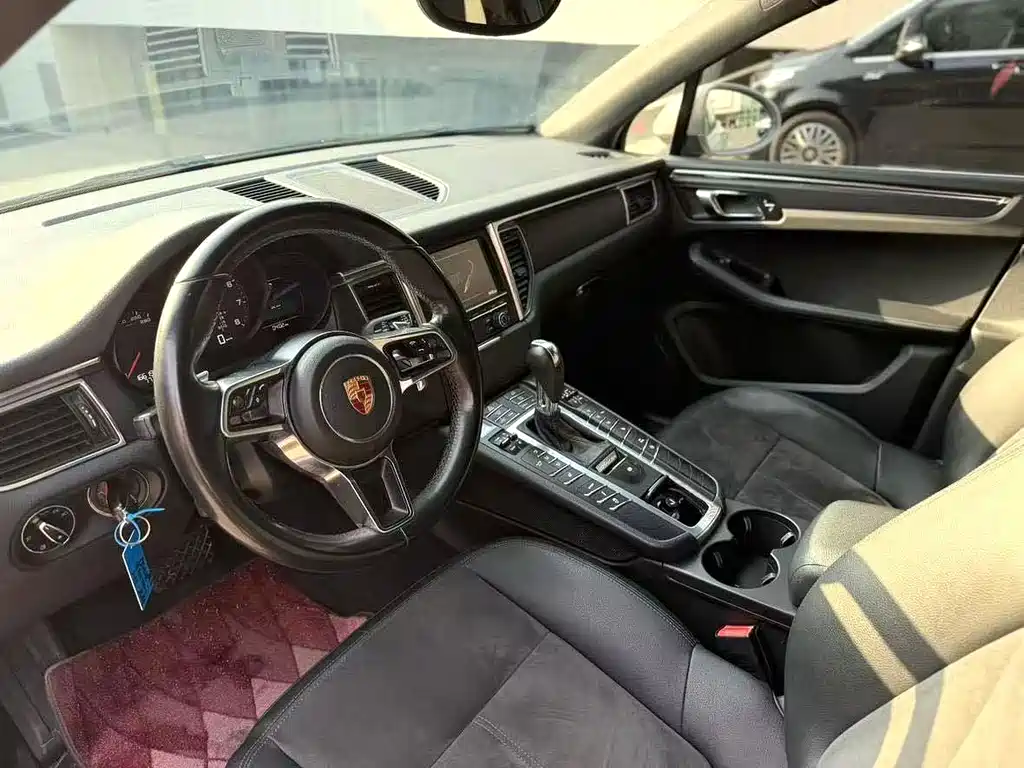 Porsche Macan — миниатюра 4