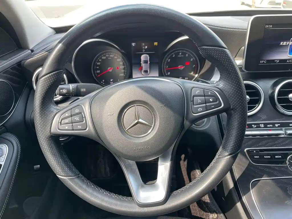 Mercedes-Benz C-Class — миниатюра 9