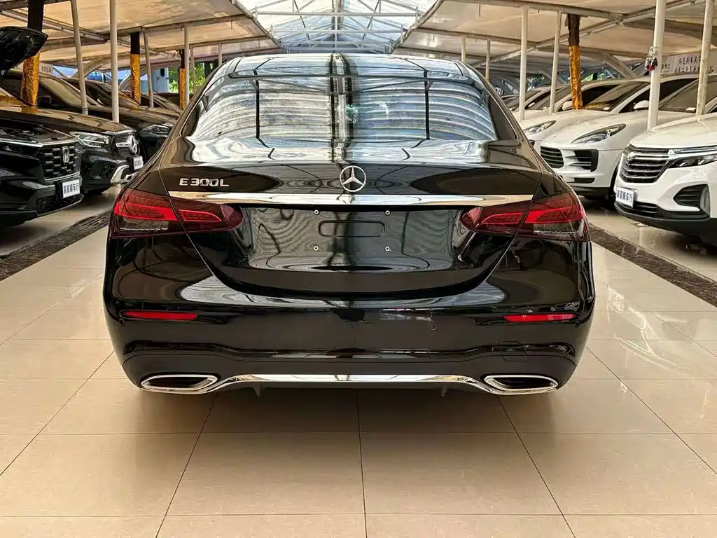 Mercedes-Benz E-Class — миниатюра 8