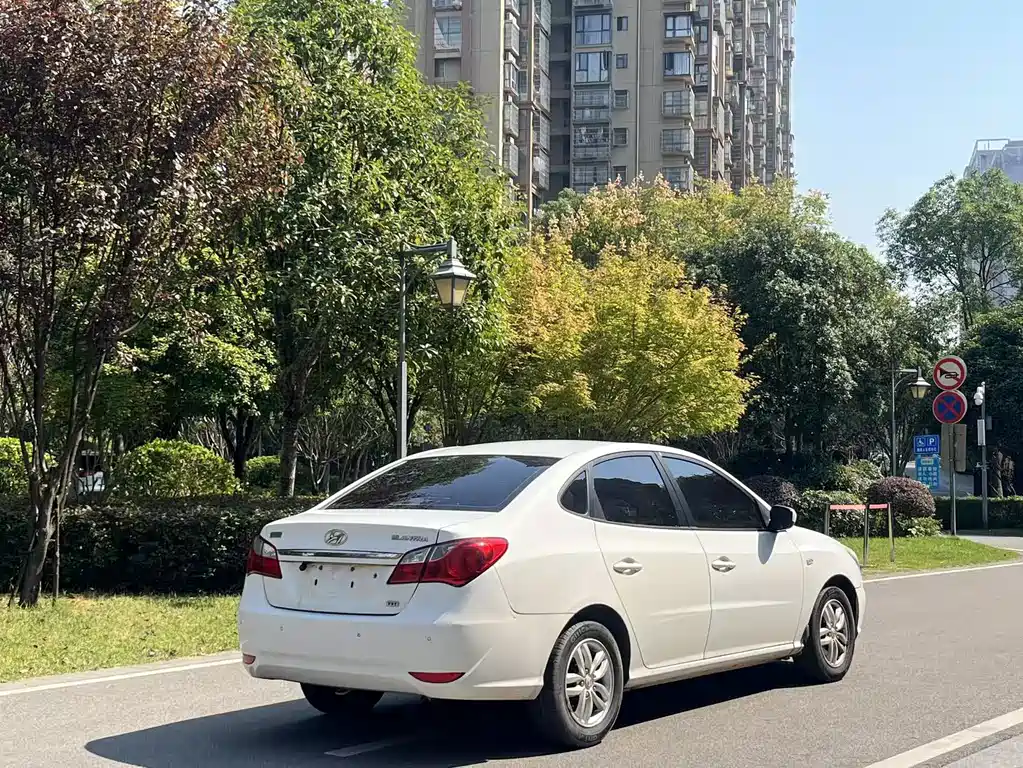 Hyundai Elantra — миниатюра 4