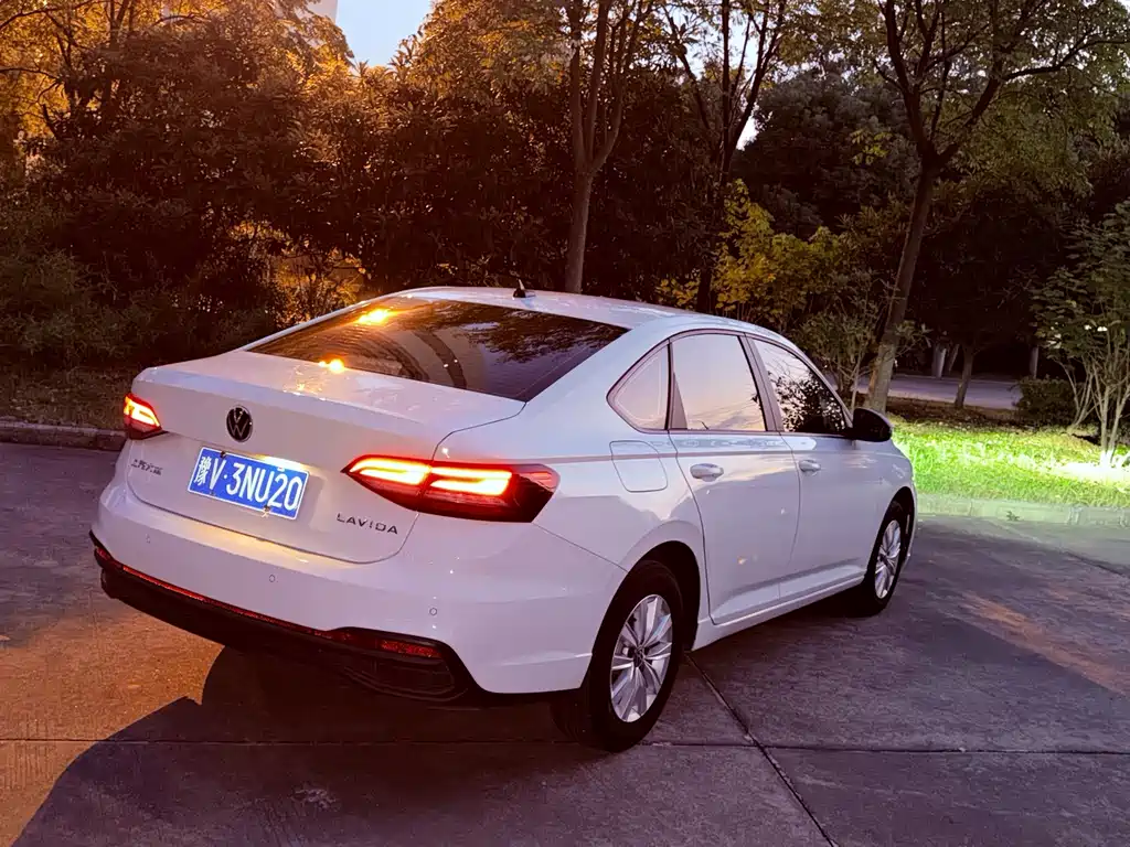 Volkswagen Lavida — миниатюра 6