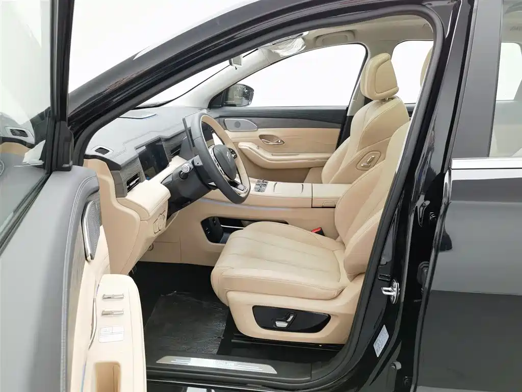 JETOUR L9 2025 1.5TD 2DHT Luxury 6 мест