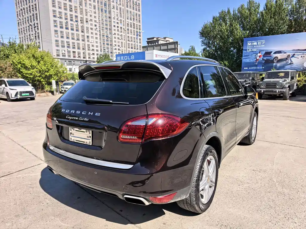 Porsche Cayenne — миниатюра 10