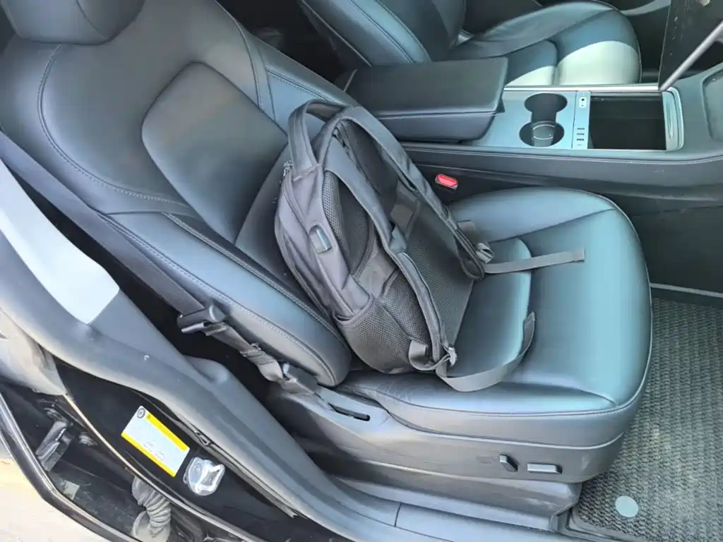 Tesla Model Y — миниатюра 25