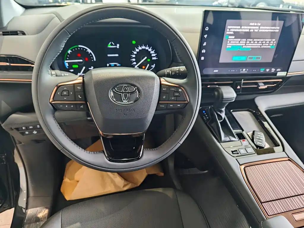 Toyota Granvia — миниатюра 8
