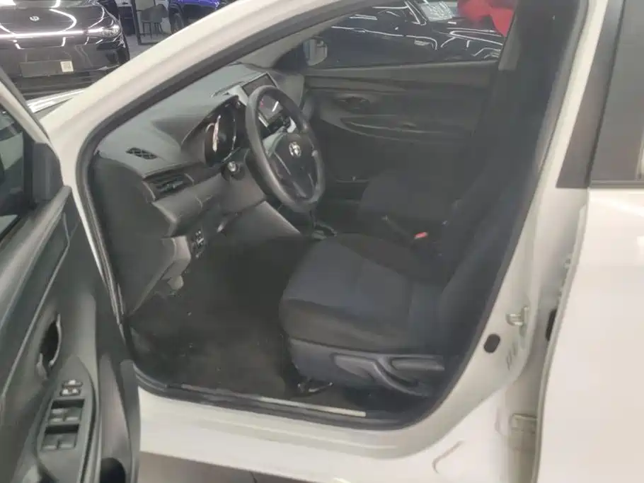 Toyota Yaris L — миниатюра 9