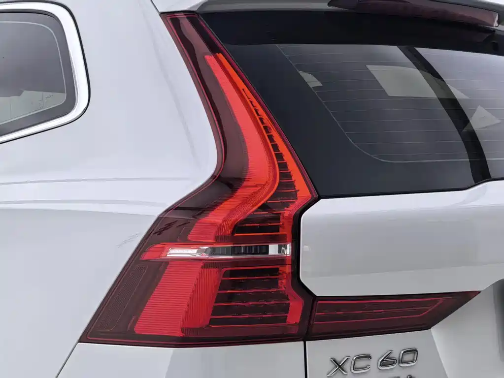 Volvo XC60 PHEV — миниатюра 29