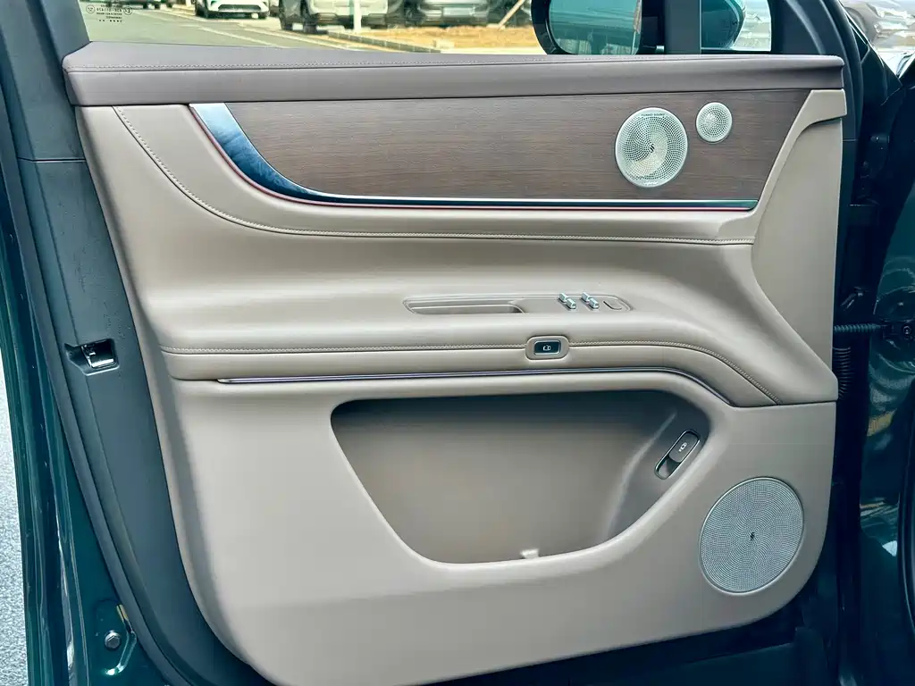 AITO ASK THE WORLD M9