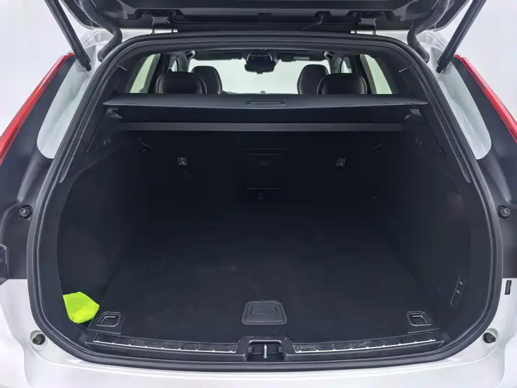 Volvo XC60 PHEV — миниатюра 28