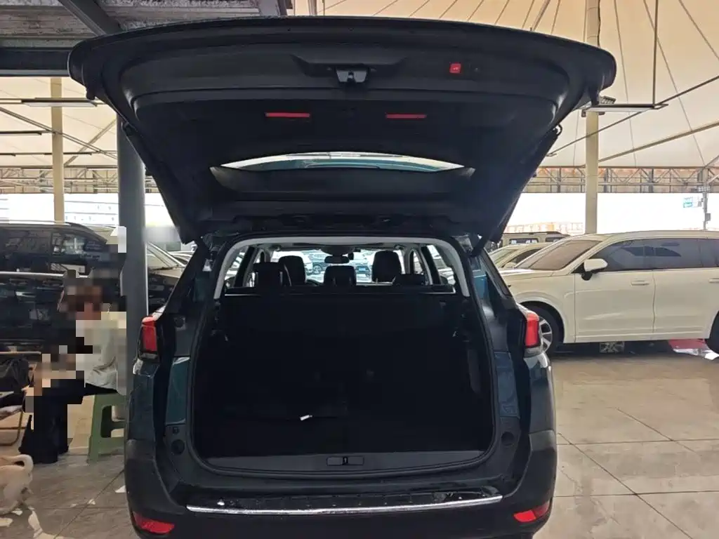 Peugeot 5008 — миниатюра 19
