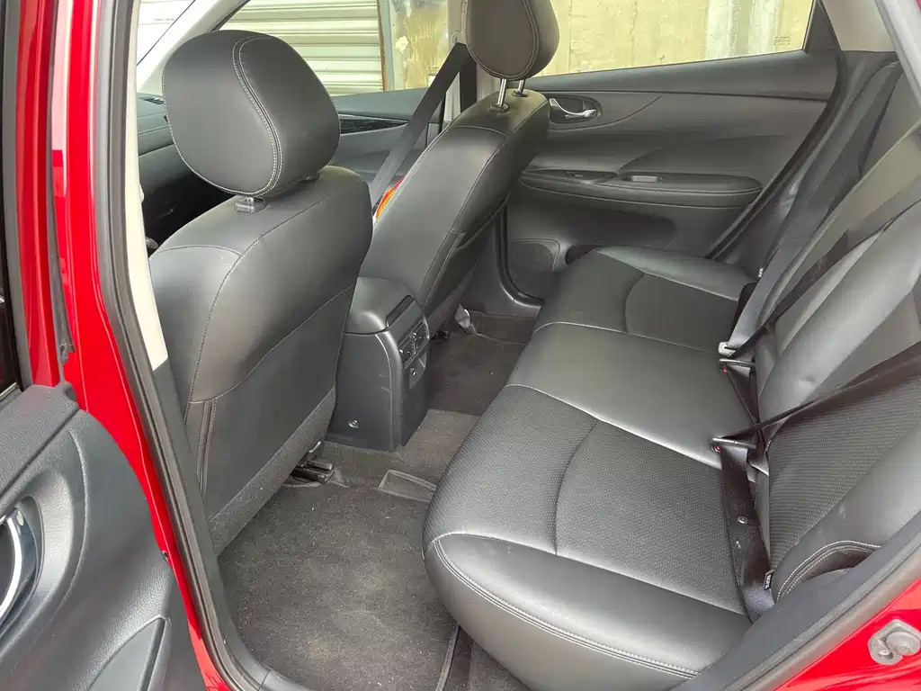Nissan Tiida — миниатюра 9