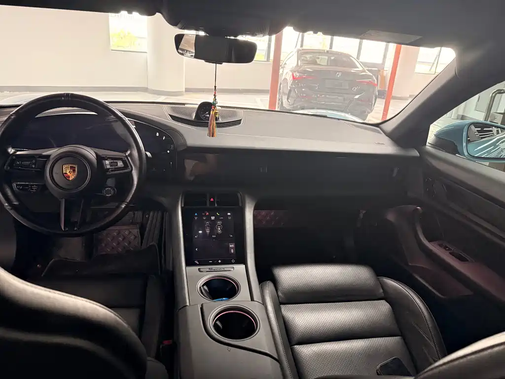 Porsche Taycan — миниатюра 8