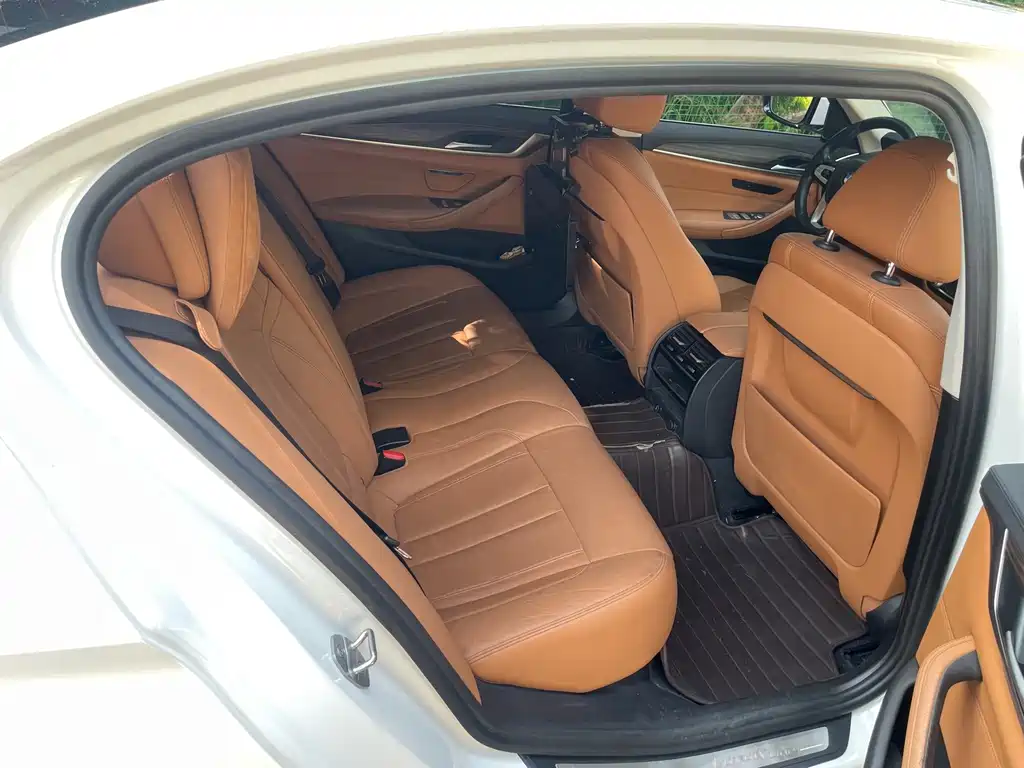BMW 5 Series — миниатюра 6