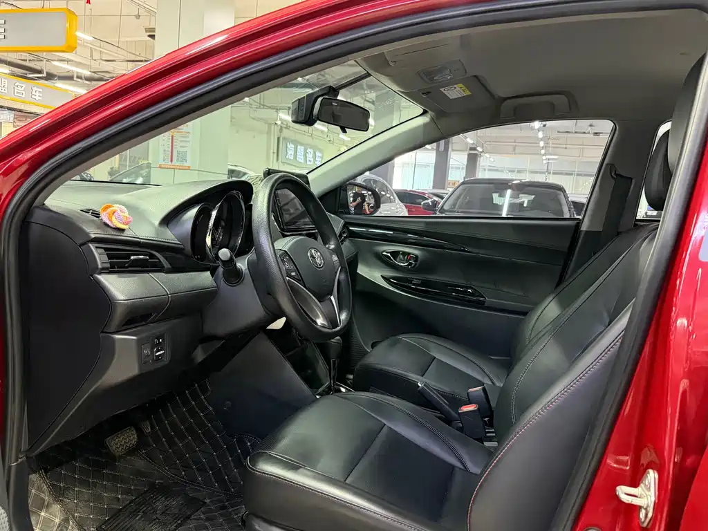 Toyota Yaris L — миниатюра 4