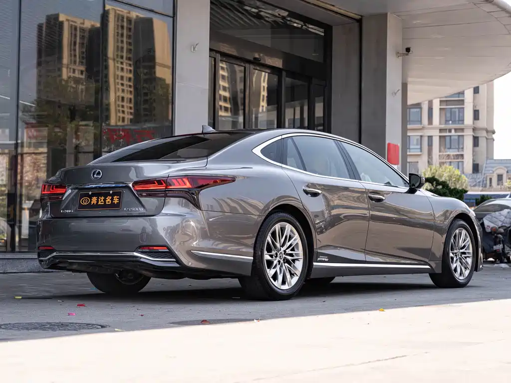 Lexus LS — миниатюра 3