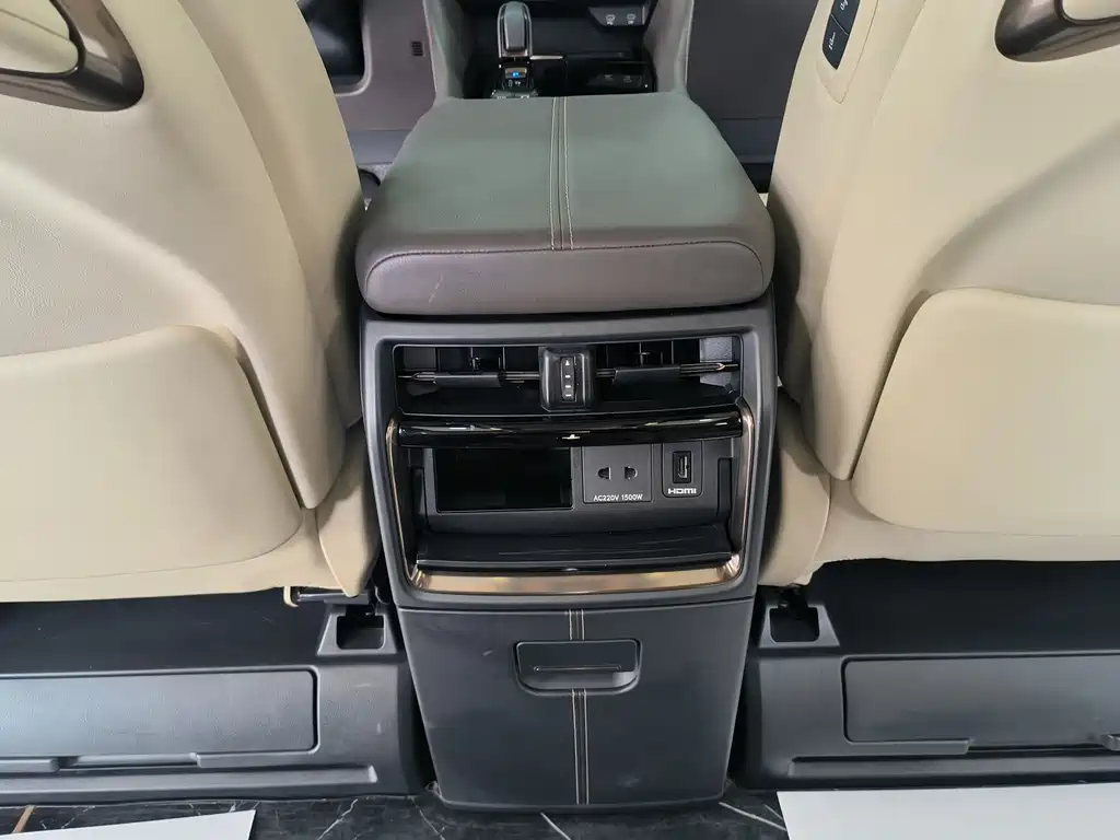 Toyota Vellfire — миниатюра 18