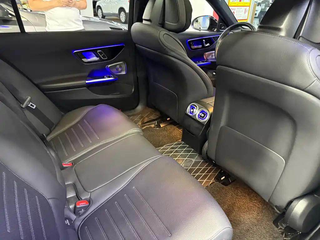 Mercedes-Benz C-Class — миниатюра 14