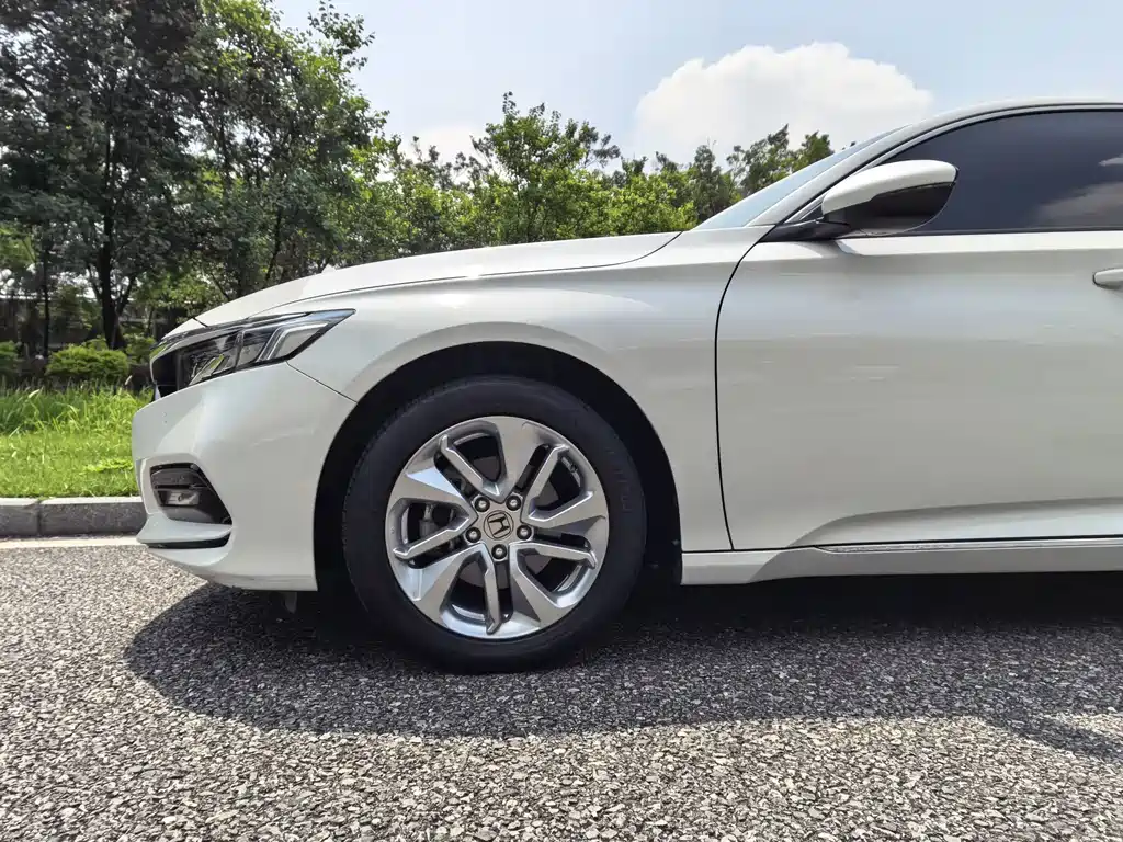 Honda Accord — миниатюра 8
