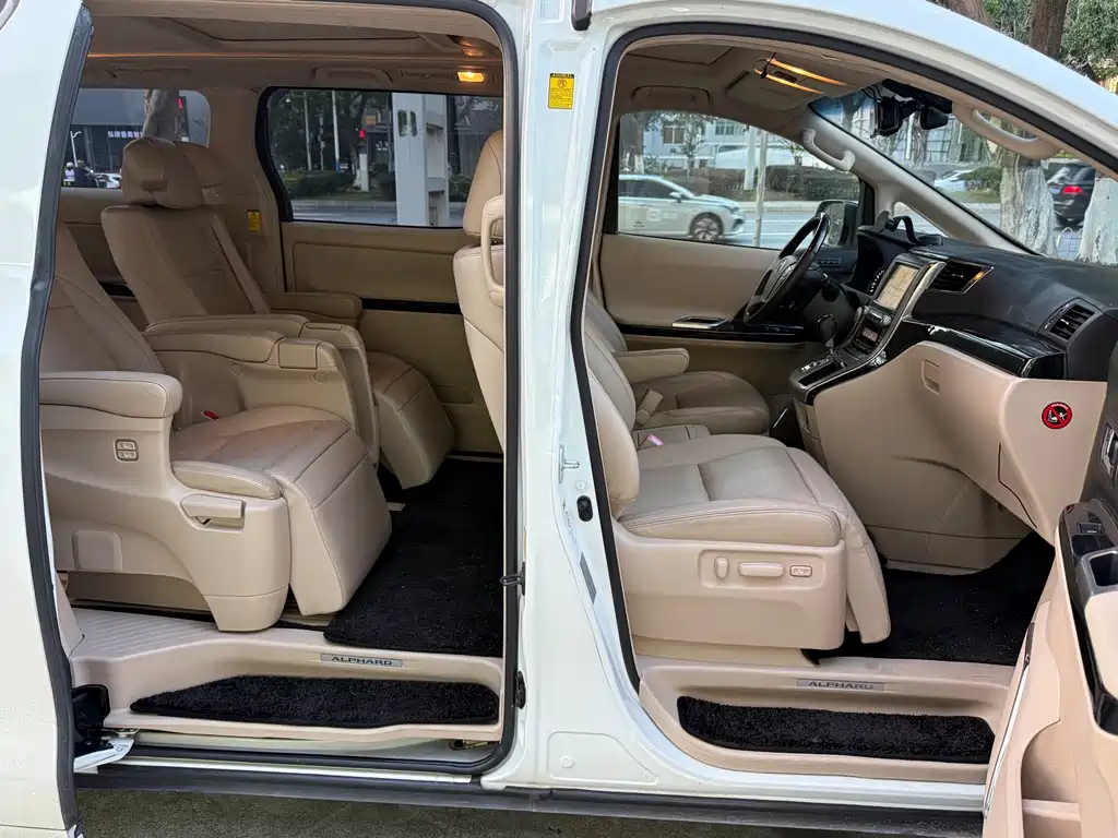 Toyota Alphard 2012 3.5L Luxury