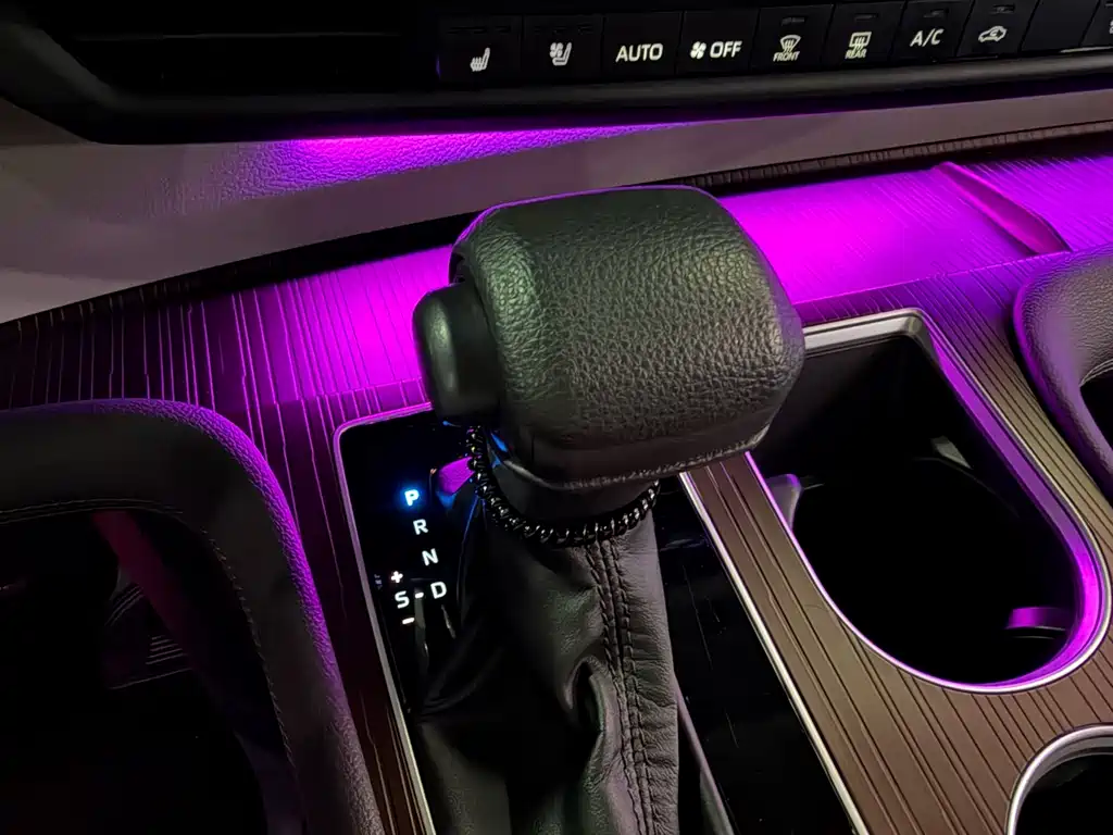 Toyota Granvia — миниатюра 10