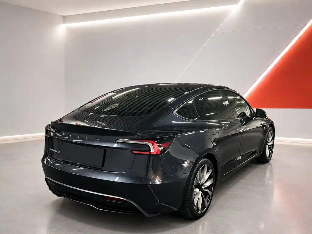 Tesla Model 3 — миниатюра 6